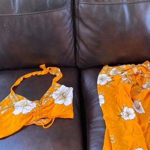 Hawaiian set top with matching PANTS bought them in Hawaii one size